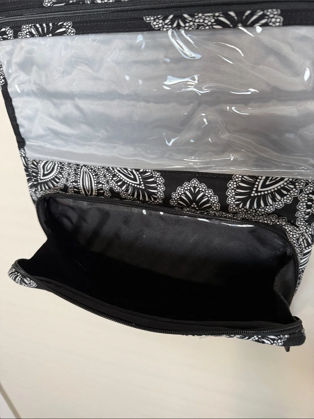 Vera Bradley Black & White Floral Hanging Travel/Jewelry Organizer